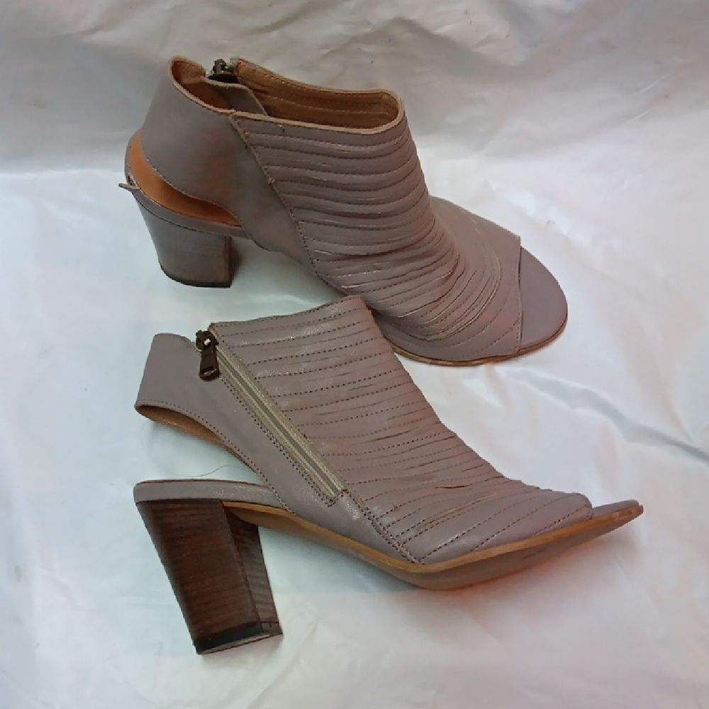 Cream and Tan Heels with Textured Upper and Chunky Block Heel